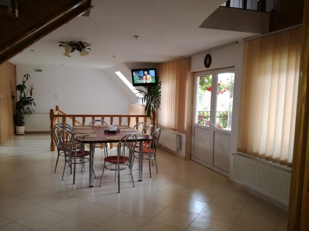 Rîşnov Vila Nely מראה חיצוני תמונה